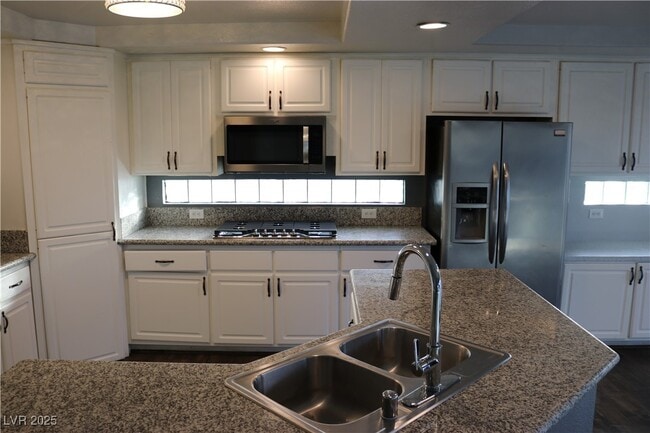 Building Photo - 3733 Deer Flats St