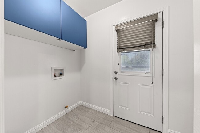 Building Photo - 827 S Pima Ave
