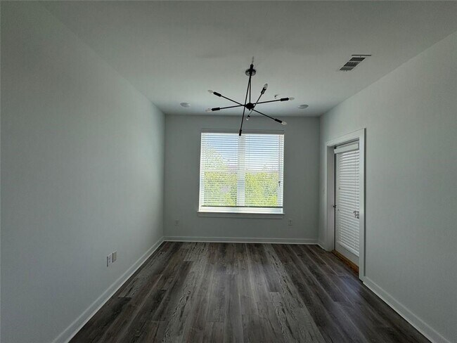 Building Photo - 525 Parkway Dr