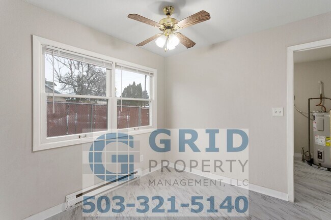 Building Photo - 3 Bedroom Home - Large Corner Lot - SE Por...