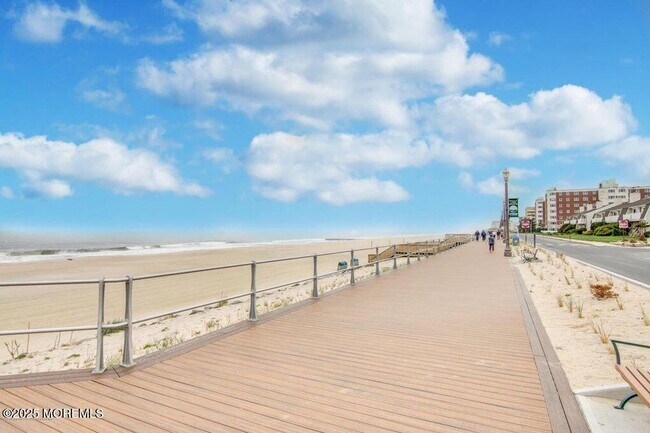 Building Photo - 272 Ocean Blvd N