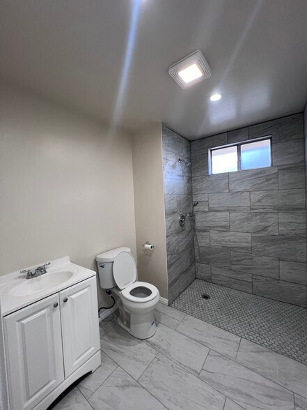 Building Photo - 1117 Clarion Dr