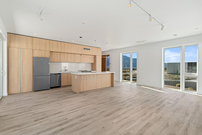 Building Photo - 13852 Scenic Crest Cir