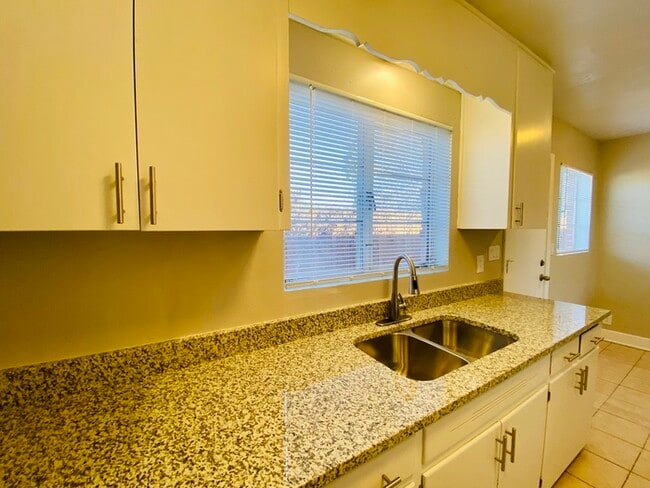 Building Photo - $500 Off Move In Special! Beautifully Remo...