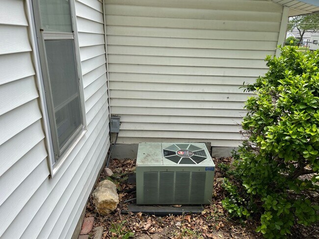 Building Photo - 795 - 2 bed 1 bath - Single Family Home