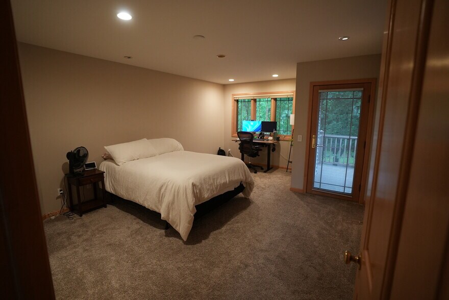 Master bedroom - 54 Wood Brook Way
