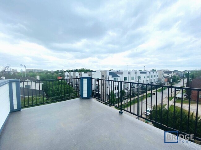 Building Photo - 2202 Arabelle St