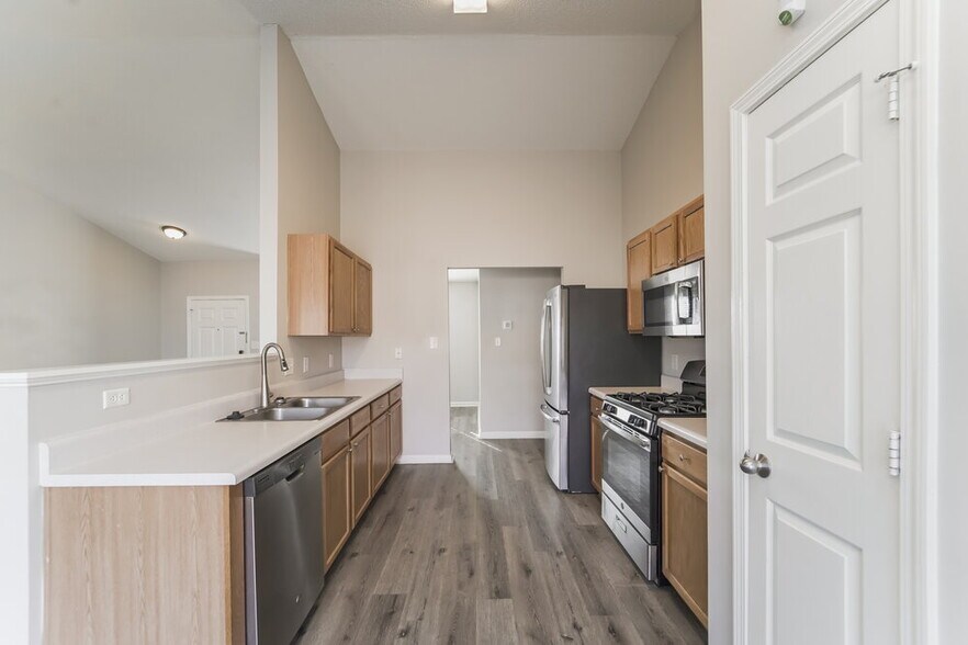 Building Photo - 12037 Serenade Ct