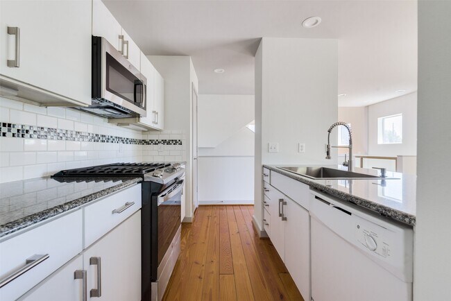 Building Photo - 2605 Calumet St