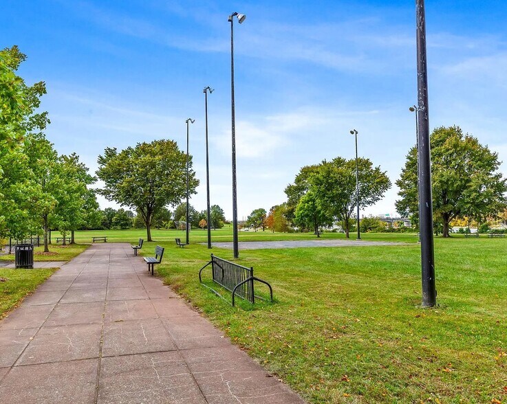 Building Photo - 1902 Curtis Ct SE