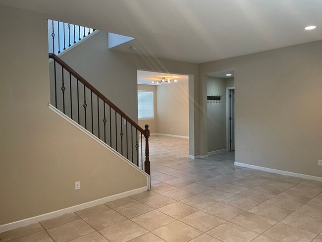 Building Photo - Beautiful Damonte Ranch Three Bedroom T...