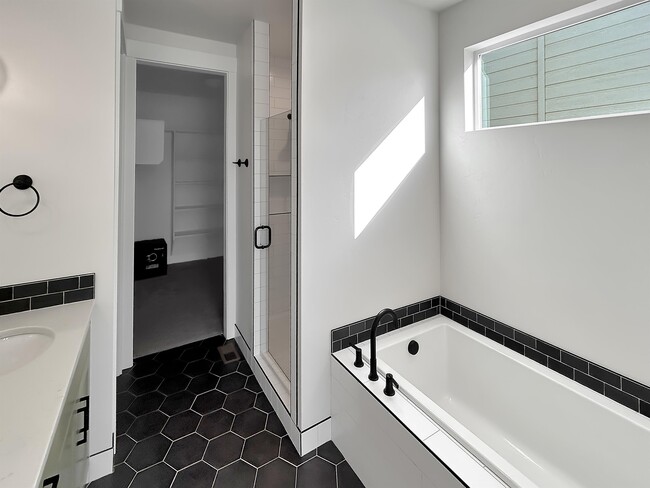 Building Photo - 6215 S Palatino Way