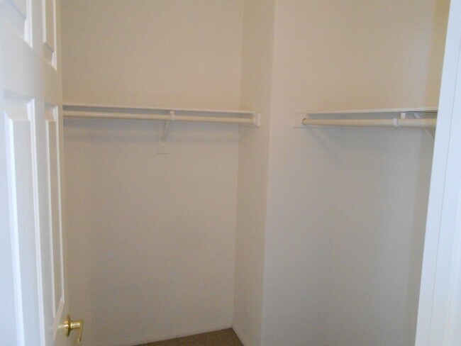 Building Photo - Spacious 2 Bedroom Home near Cactus and Ma...