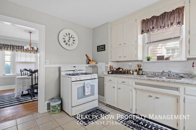 Building Photo - 3276 Tullamore Rd