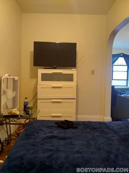 Building Photo - 349 Pleasant St