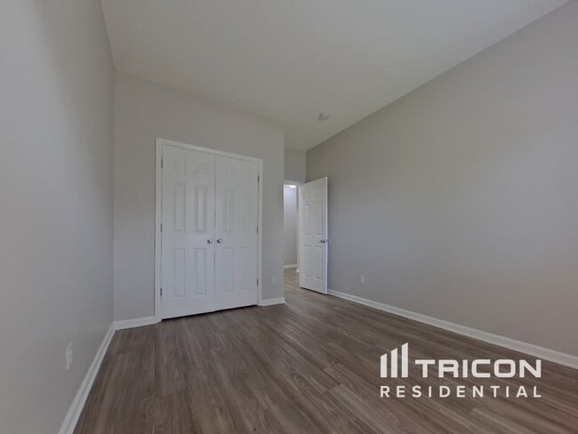 Building Photo - 101 Royal Crest Dr