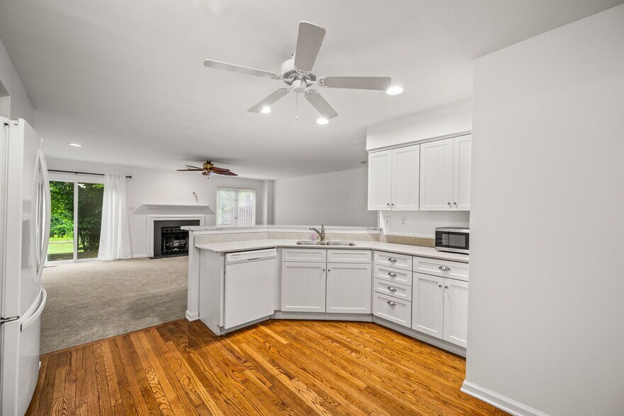 Building Photo - 267 Fox Run