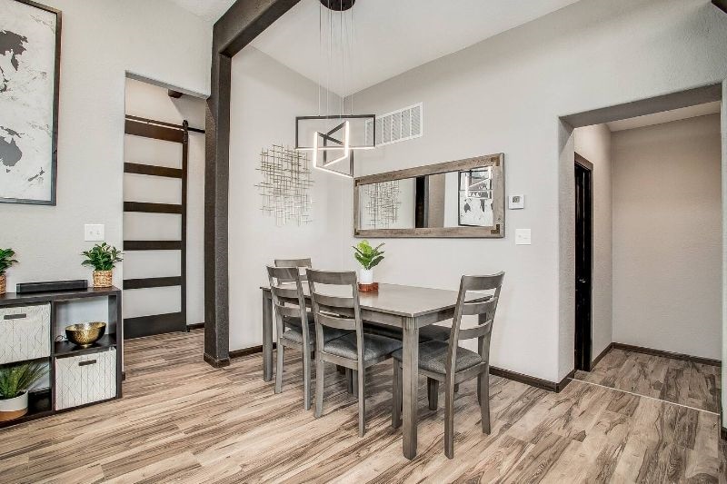 Building Photo - 1146 E Gudgell Ave