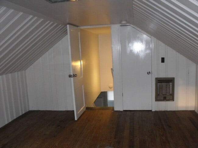 Building Photo - THIS COULD BE YOUR NEW HOME, BUSINESS, OR BOTH!
