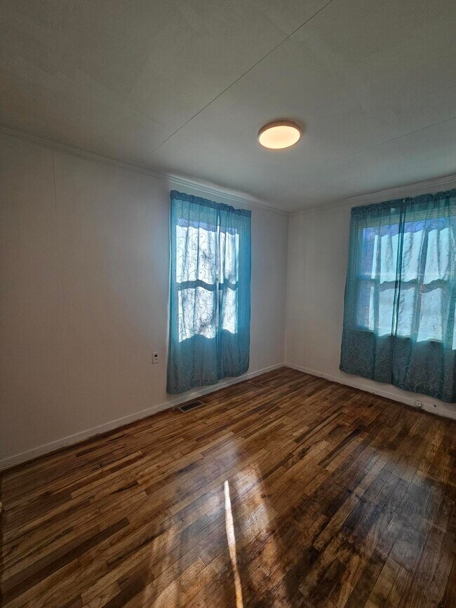 Building Photo - 418 Palm Dr S