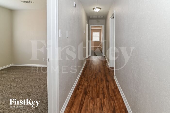 Building Photo - 4303 Trail Lake Dr
