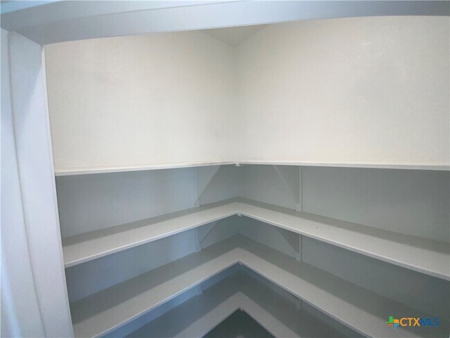 Building Photo - 2212 Clove Ct