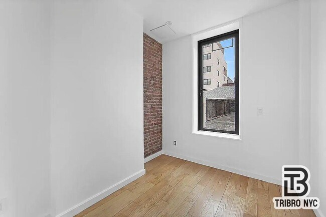 Building Photo - Rogers Avenue
