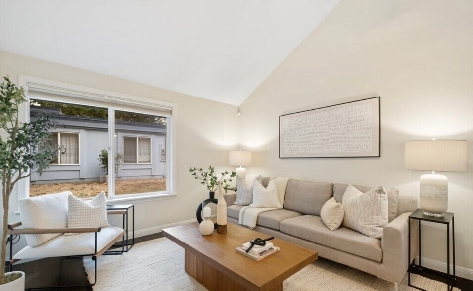 Building Photo - 4300 NE Sunset Blvd