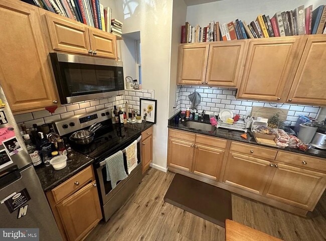 Building Photo - 2051 Snyder Ave