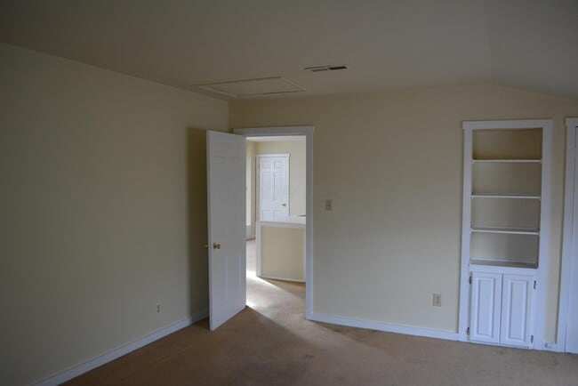 Building Photo - 1353 Highland St