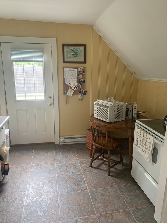 Building Photo - 5th Street