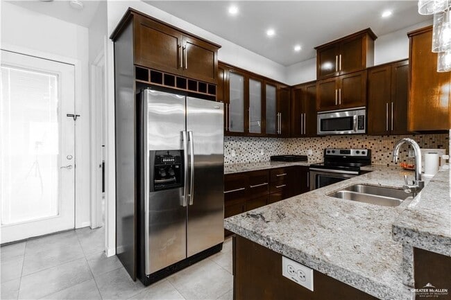 Building Photo - 21 Olympia Ave