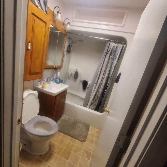 Bathroom - 908 West Ave
