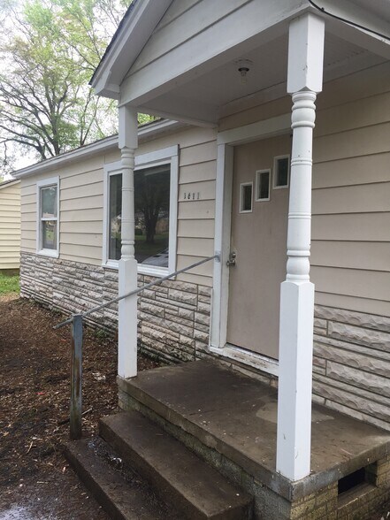 Primary Photo - 1611 E Sullenberger Ave