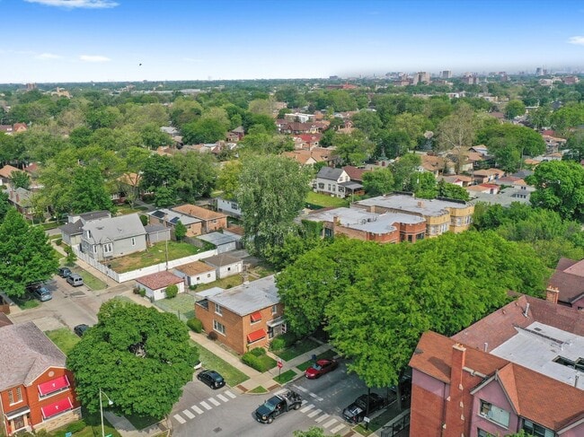 Building Photo - 7754 S Yates Blvd