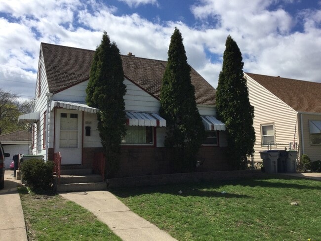 Building Photo - 3 Bedroom Single Family Home