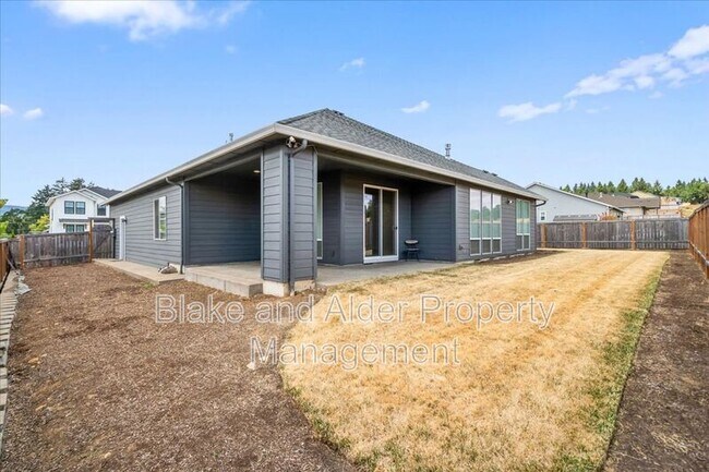 Building Photo - 496 NW Cascade Mountain Dr