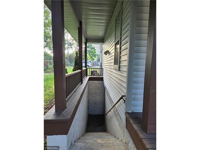 Building Photo - 614 S 19th Ave