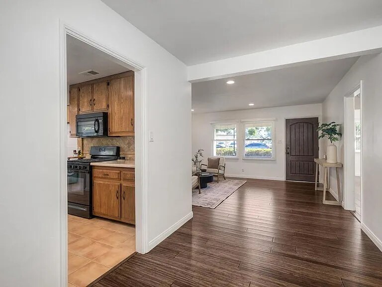 Building Photo - 1831 S Horne St