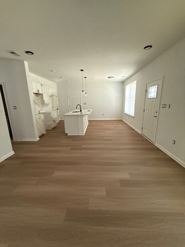 Building Photo - Fully Renovated Spacious 3BR in South Memphis – Section 8 Welcome