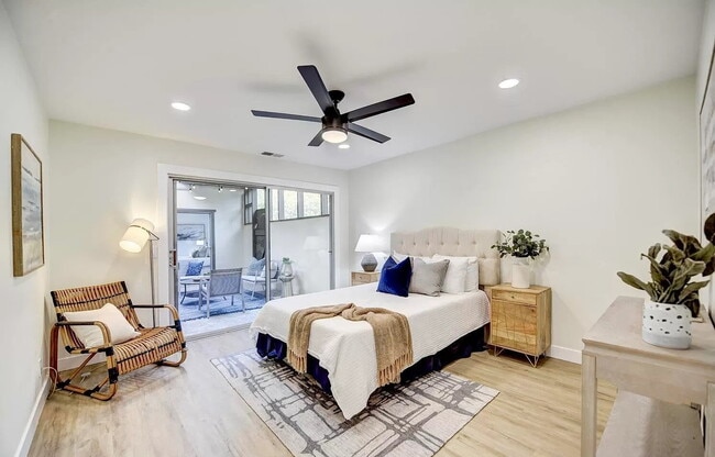 Building Photo - "Charming 1-Bed Retreat with Hardwood Floo...