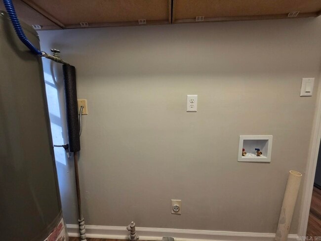 Building Photo - 109 S Longfield Ave