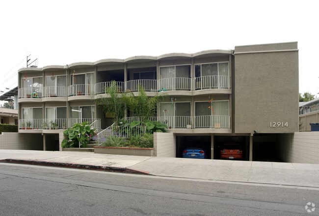 Building Photo - 12914 Valleyheart Dr