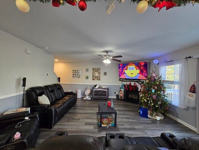 Building Photo - 335 Niblick Dr