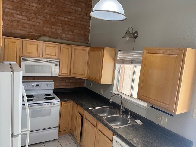 Building Photo - 3216 Urban Crest Dr