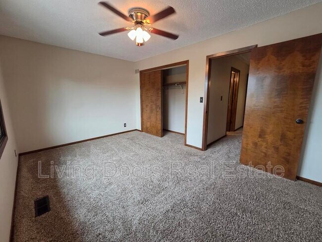 Building Photo - 2335 Southwood Pl