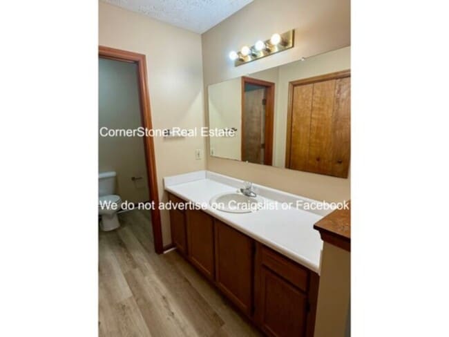 Building Photo - 2217 Mossycup Ln
