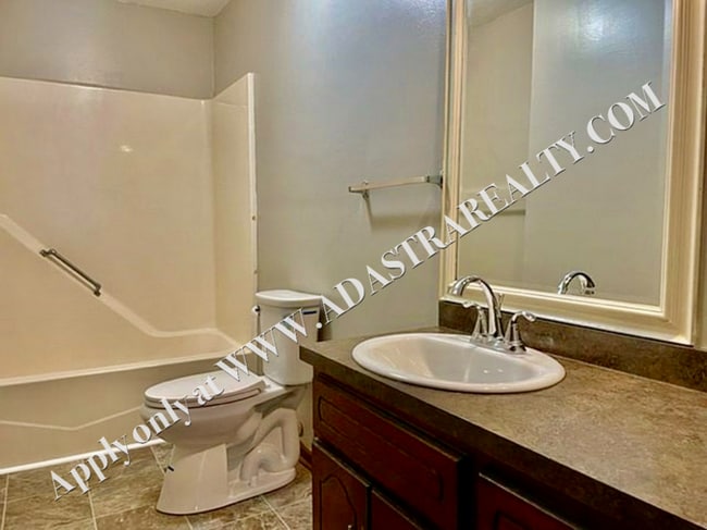 Building Photo - Nice 3 Bed 1.5 Bath Duplex in Leavenworth-Available NOW!!