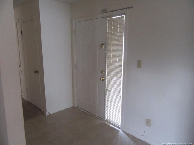 Building Photo - 663 Bartons Landing Pl