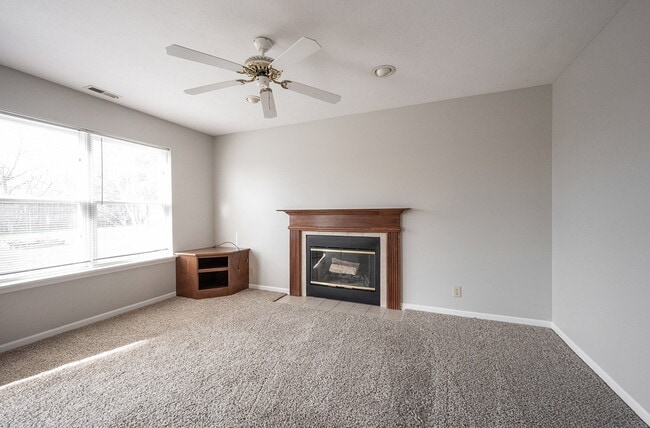 Building Photo - "Spacious 4-Bedroom Retreat with 2.5 Baths...